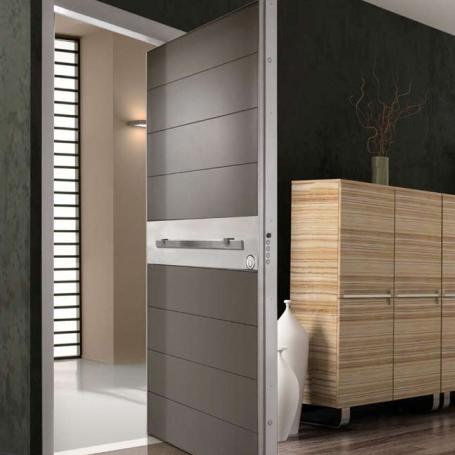 A.44 Usa exterior - intrare apartament